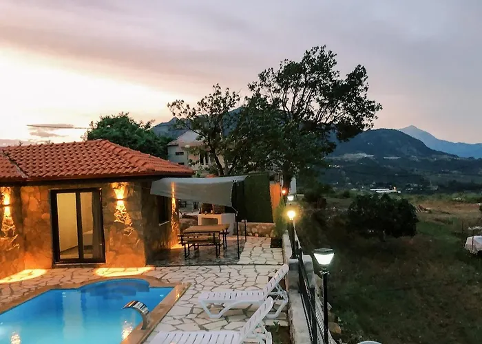 Mountain View House With Pool Near Olympos Adrasan ヴィラ